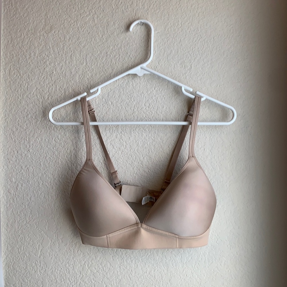Women’s Aerie 36C Convertible Wireless Cream Bra